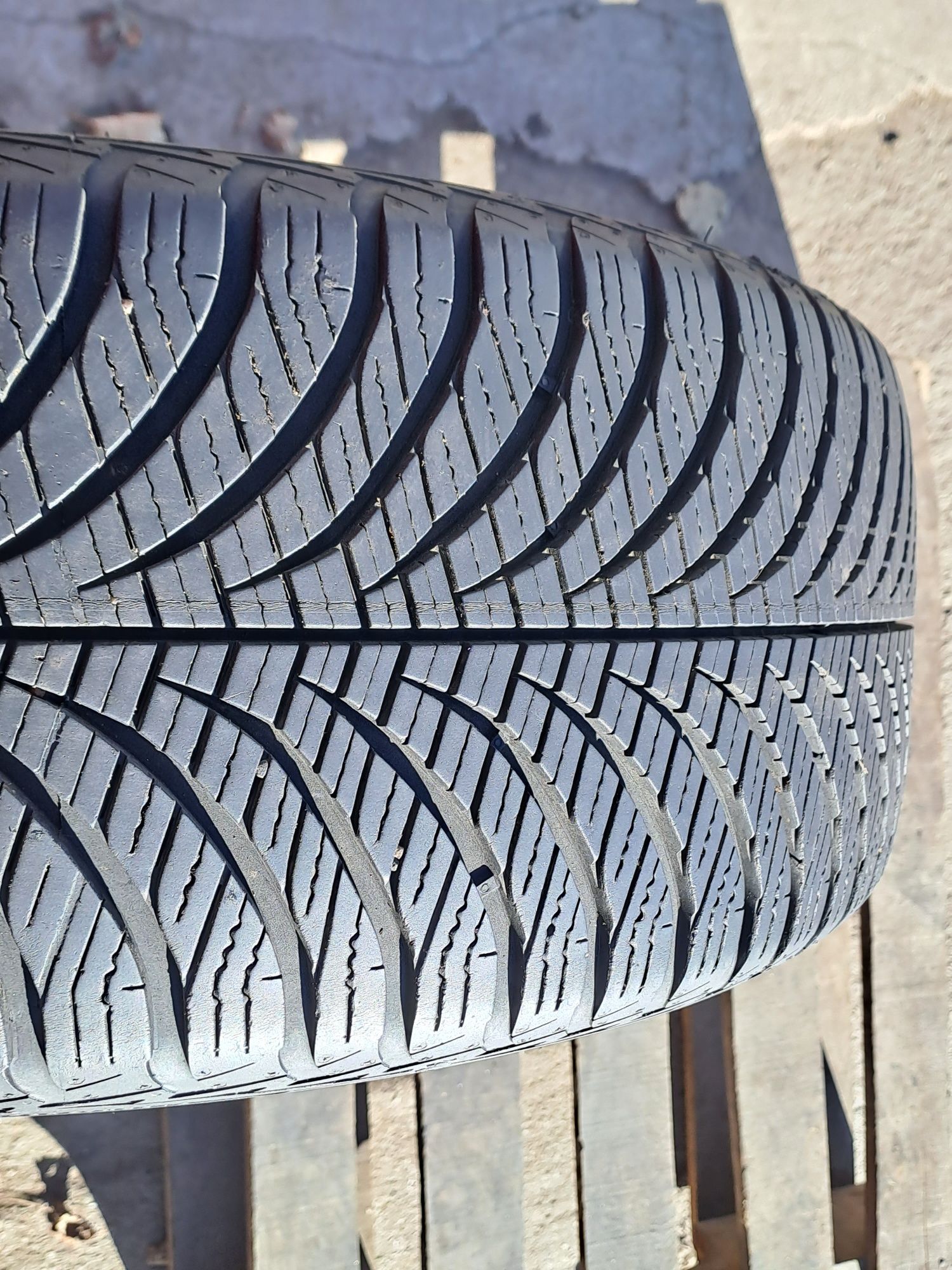 1бр. 225/55/17 Goodyear Vector 4 Seasons