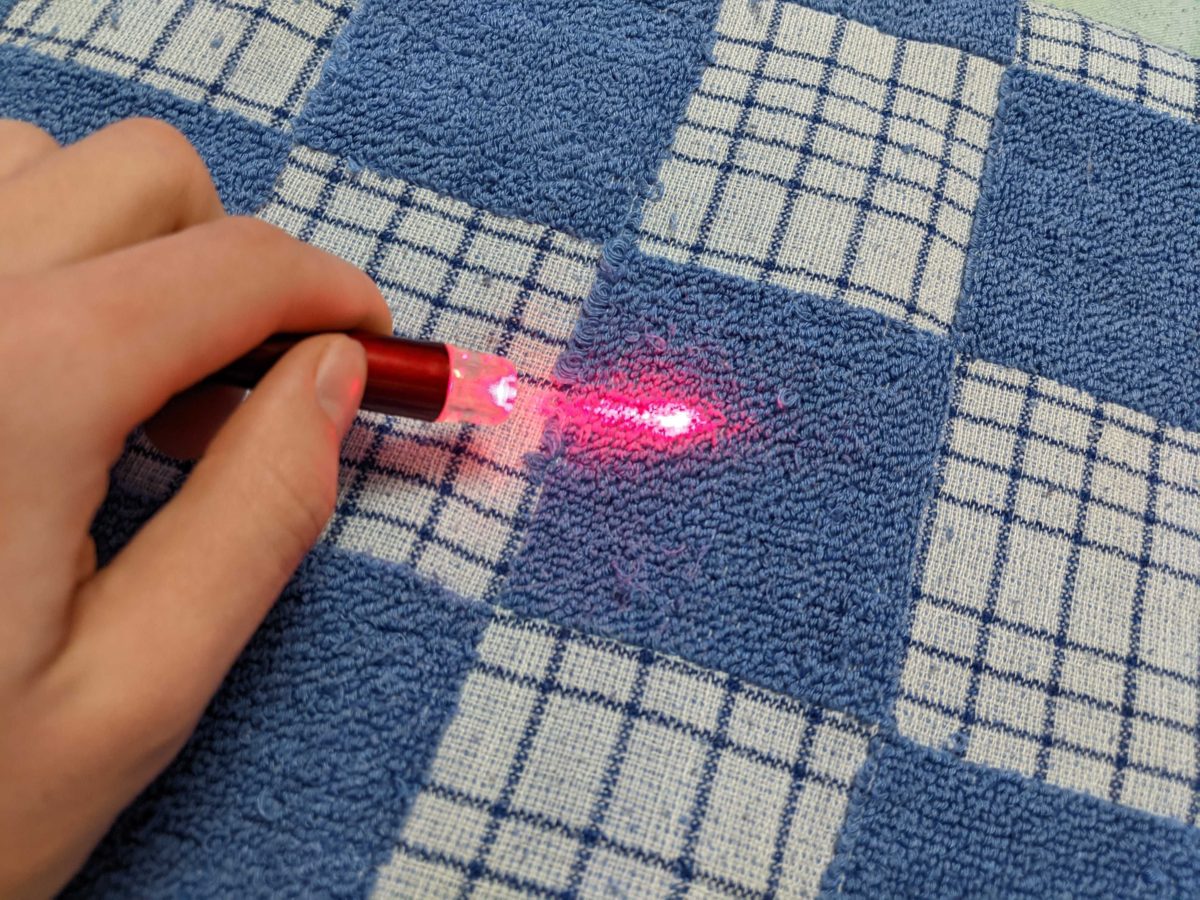 Игрушка детям Лазерная указка с фонариком на брелке, 3 режима