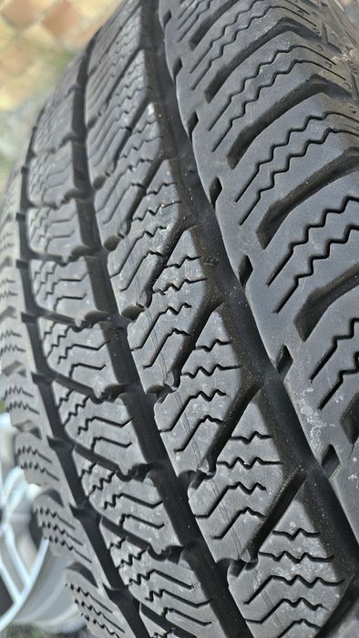 2бр като нови гуми 205 65 16 дот 24 семперит