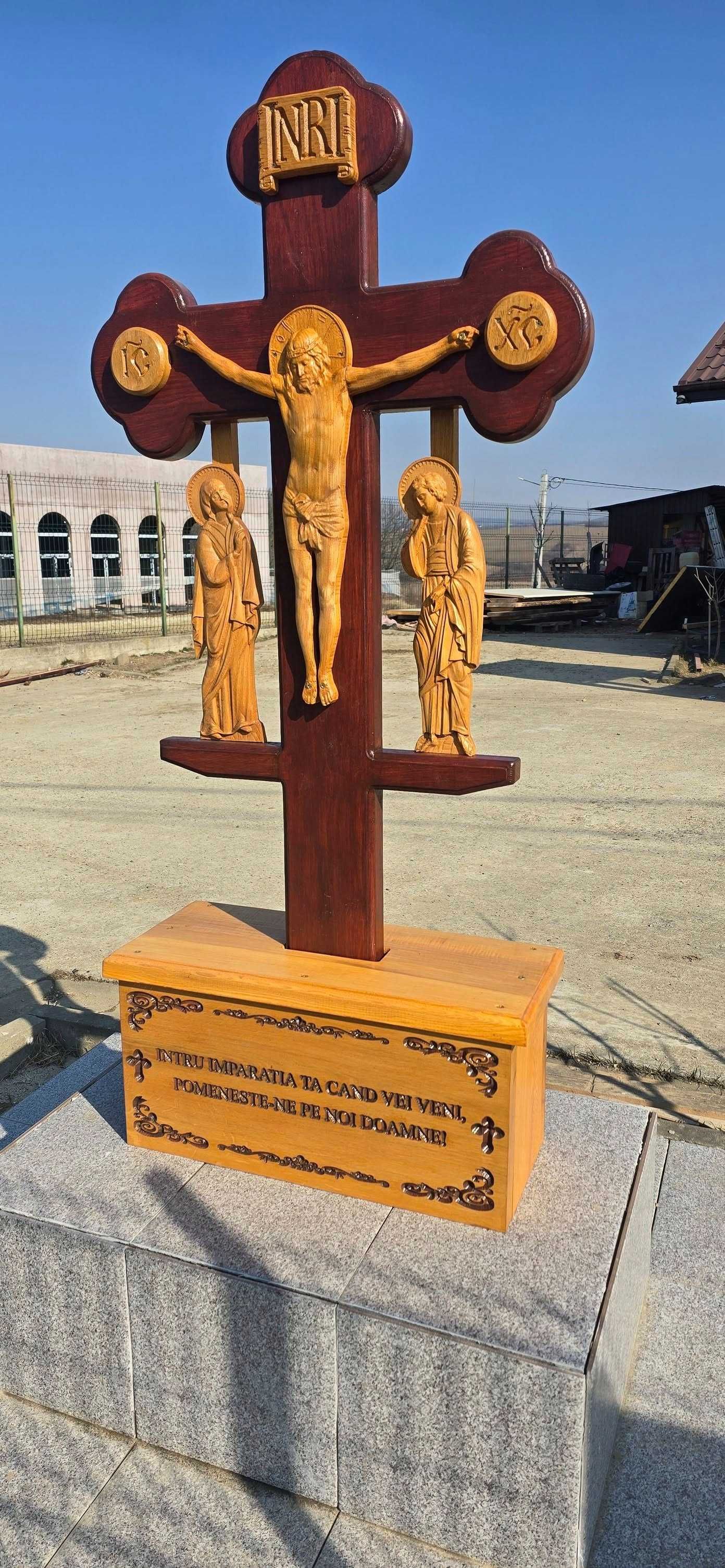 TROIȚE si cruci din lemn,  sculptate