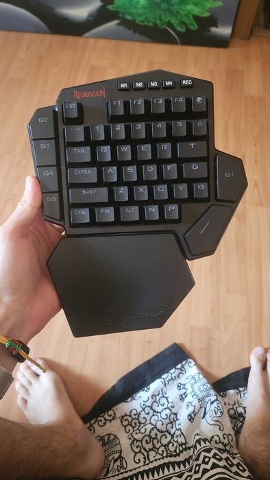 Redragon DITI K585 – механична геймърска клавиатура за една ръка