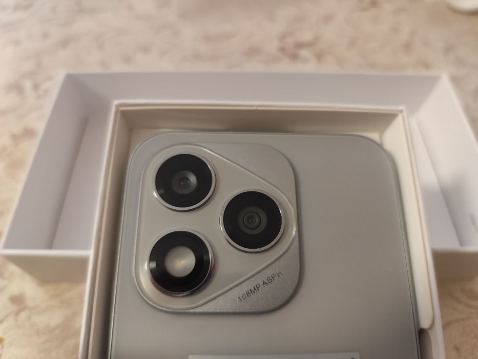 Smartphone Honor 400 Lite 8GB/256GB (Чисто Нов)