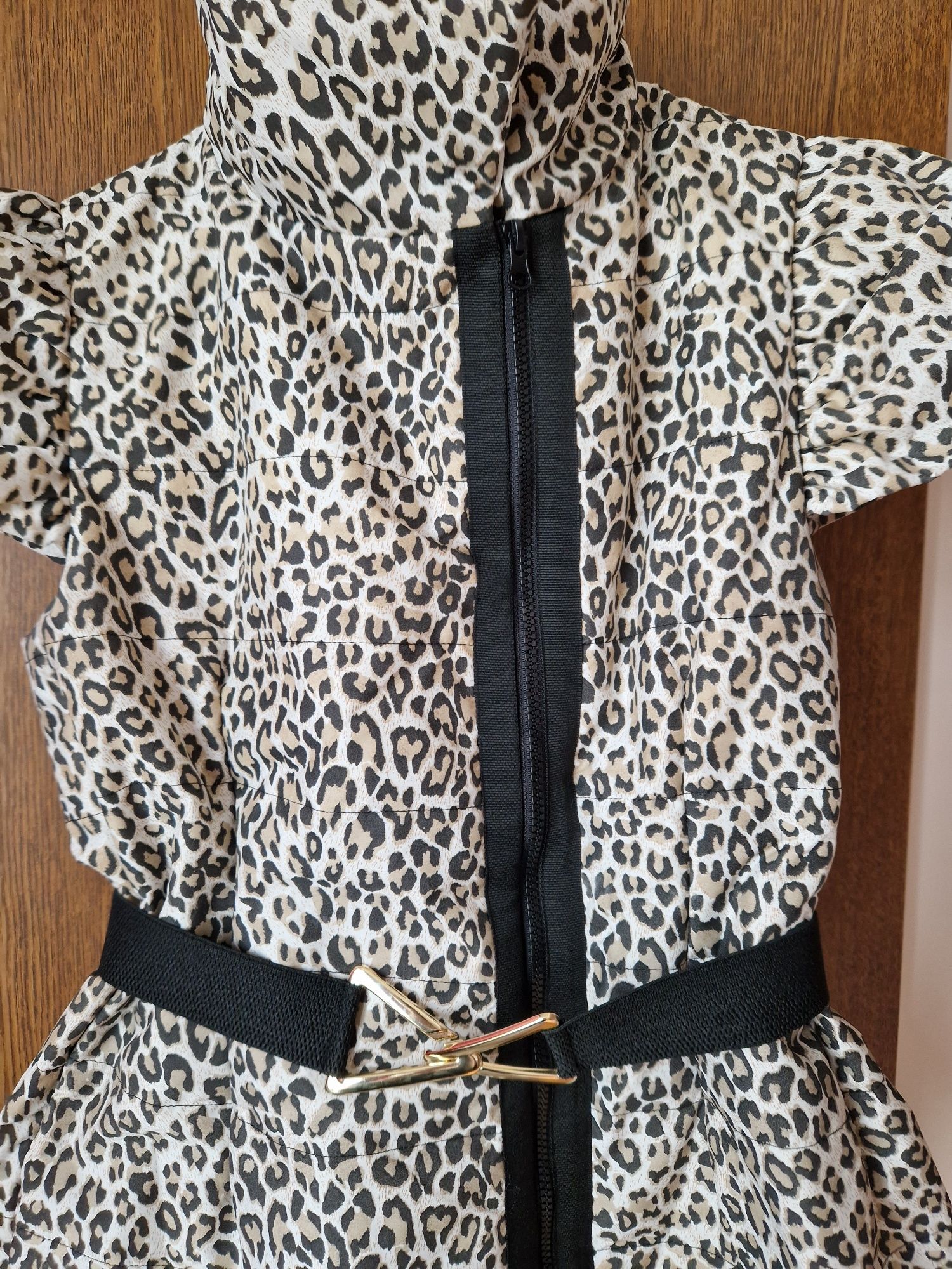 Veste de faș Concept a Trois, măr.M-L, noi,cu etichetă,