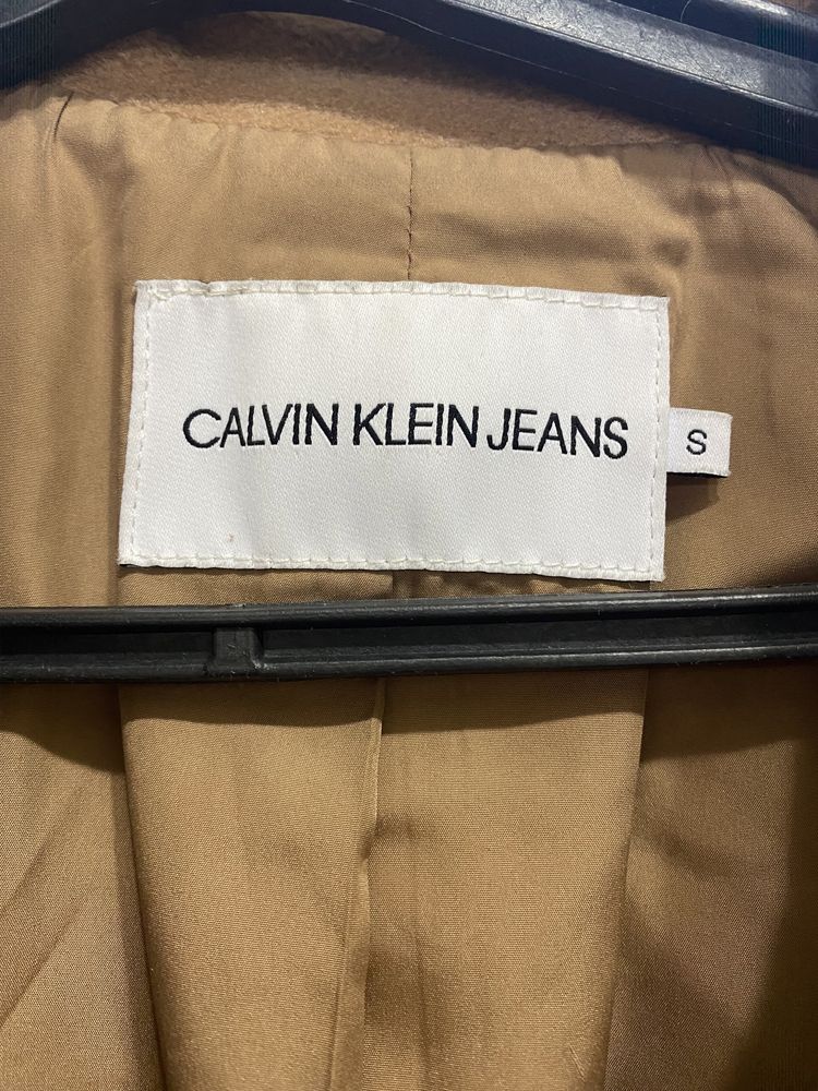 Продам шерстяное пальто Calvin Klein оригинал