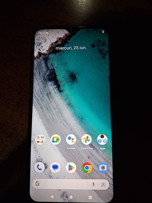 Vând Nokia C32 în stare bunicica ,tine bateria 2 zile dacă umbli pe el