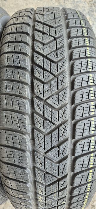 4 anvelope iarna ca si noi Pirelli 225/55/19.Pretul este pe bucata.