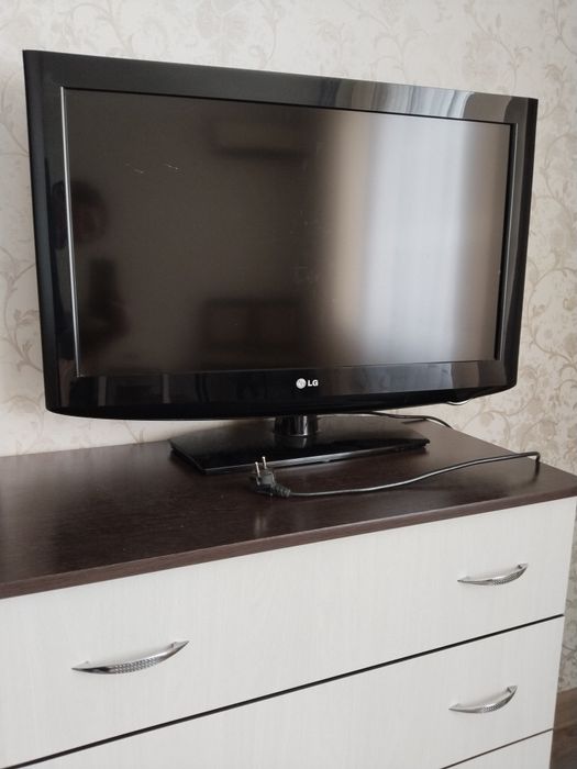 Телевизор LG в хорошем состоянии
