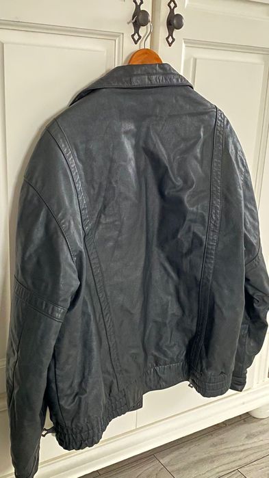 Geaca barbateasca de piele ca noua