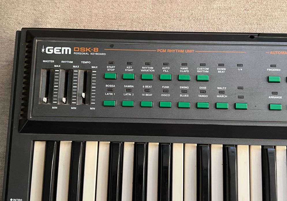 Orga GEM DSK-8 arranger 61 clape – defectă, fără alimentare