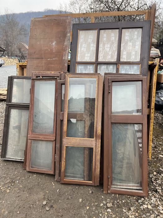 Geamuri vechi vintage din 1906