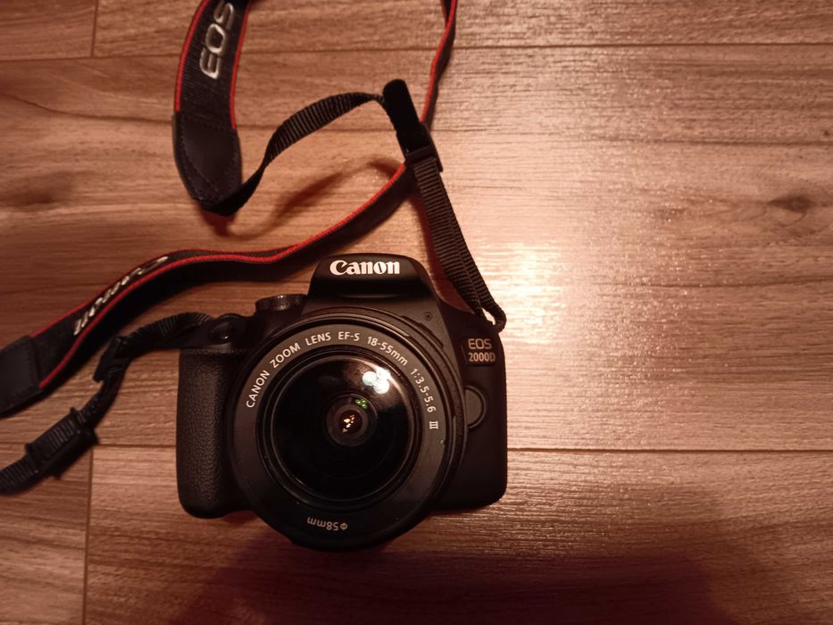 aparat foto Canon EOS2000D