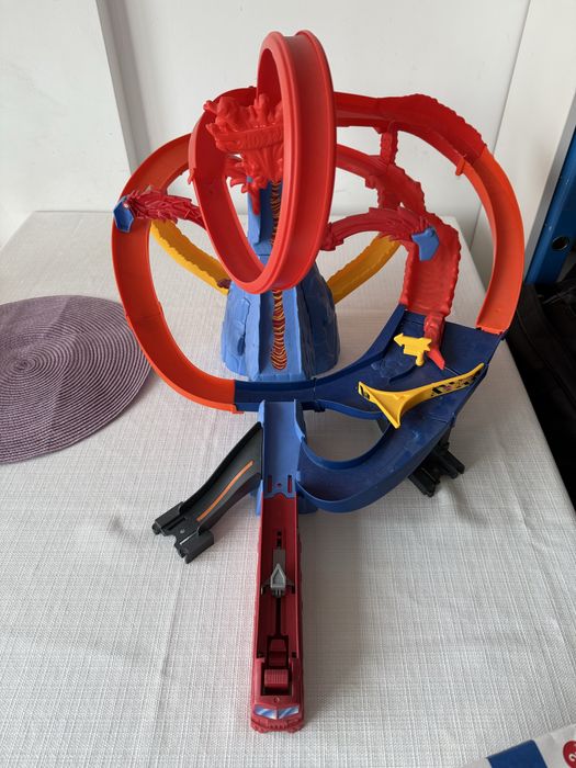 Pista vulcan hot wheels