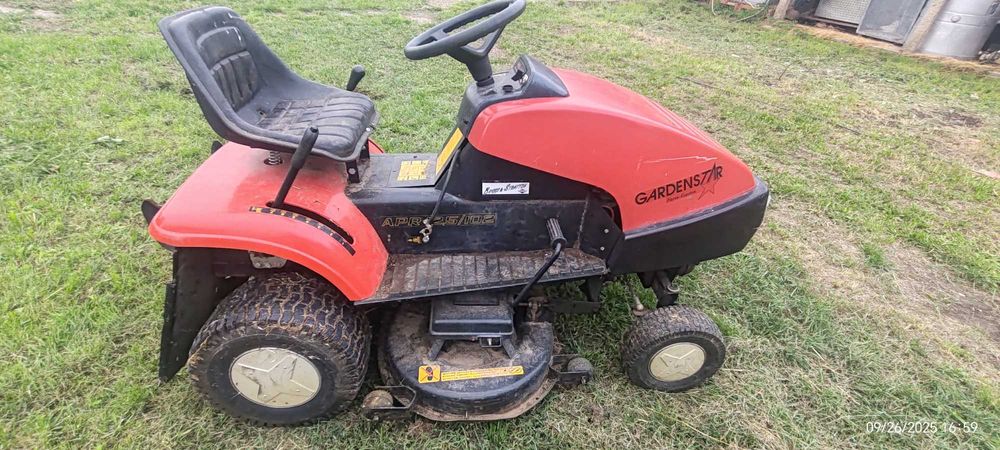 Tractor de tuns iarba