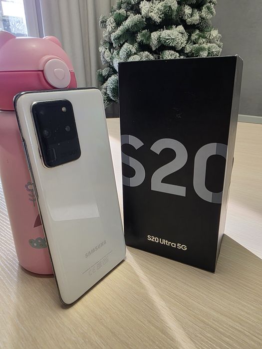 Samsung S20 ultra в хорошем состоянии в белом цвете