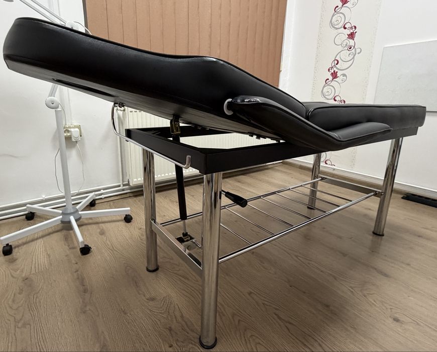 Vând pat cosmetică de culoare neagră