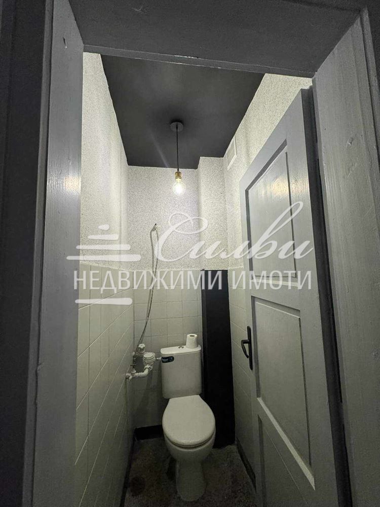 Дава се под наем Тристаен апартамент в Шумен, Център - 80 кв.м за 306 € - Снимка #11