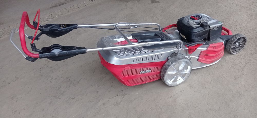 Газонокосилка бензиновая