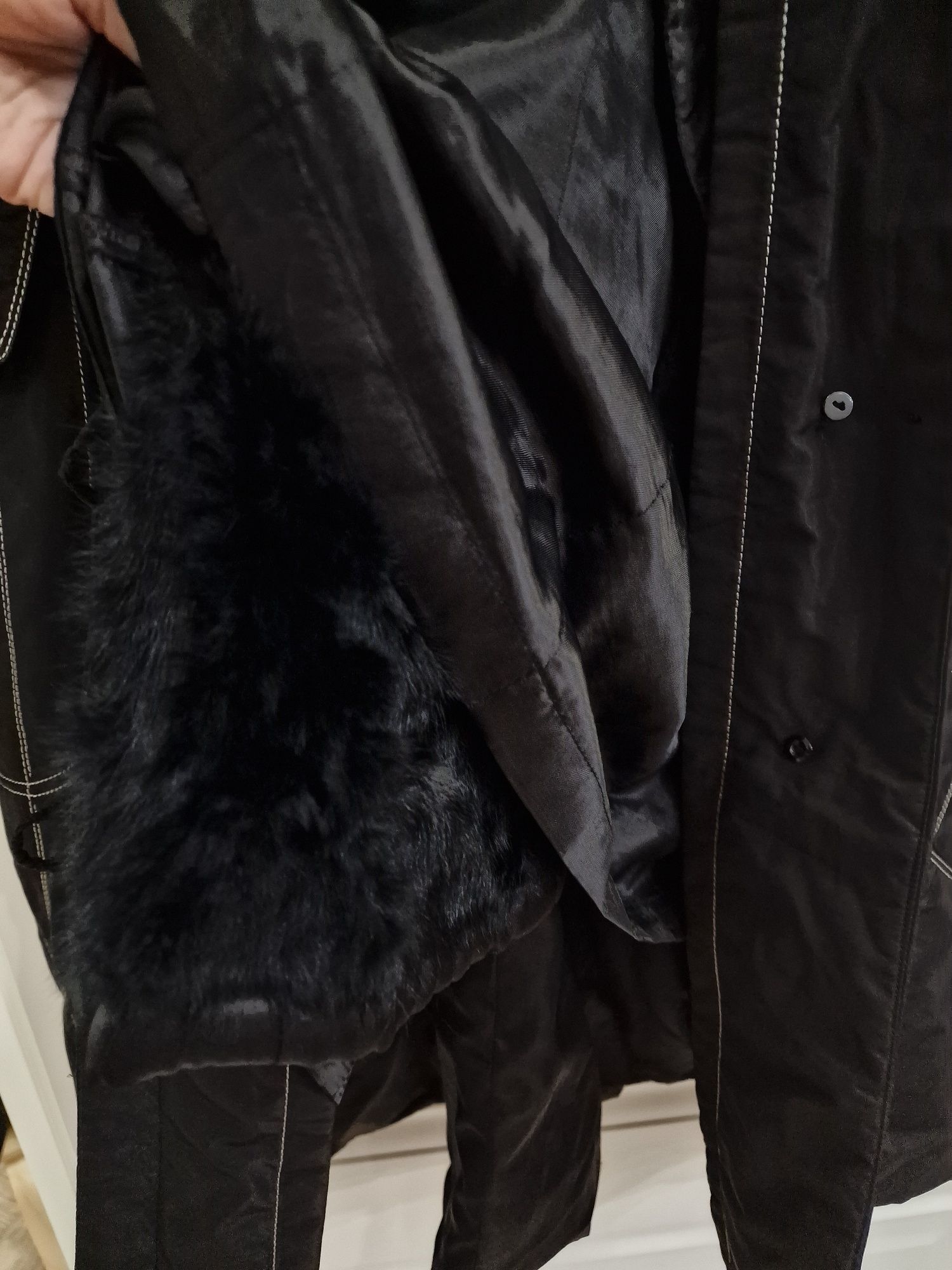 Зимняя куртка с капюшоном внутри мех