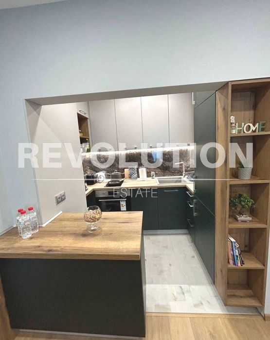 Дава се под наем Тристаен апартамент в Варна, Център - 110 кв.м за 1250 € - Снимка #3