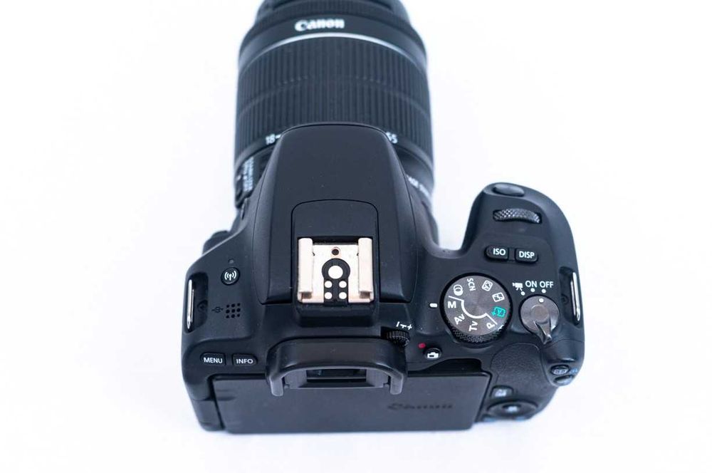 Canon EOS 200D + obiectiv 18-55mm - 20.000 de cadre - Aparat foto DSLR