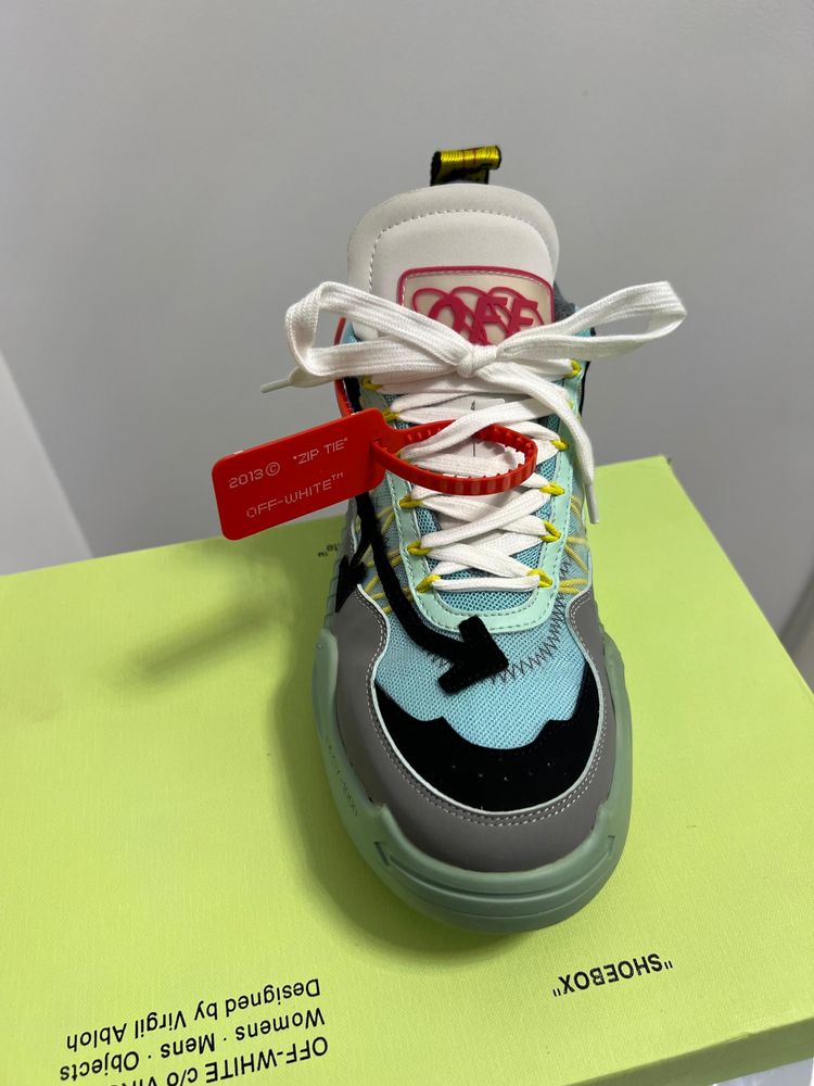 Adidasi off white odsy trainer