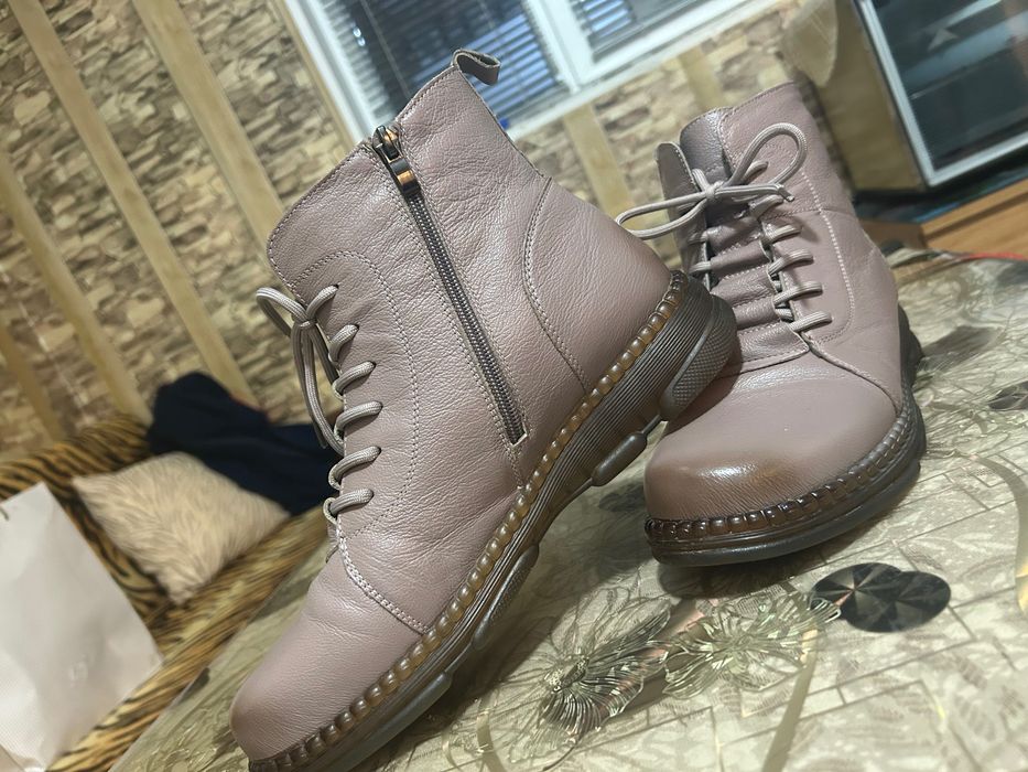 Боти от естествена кожа