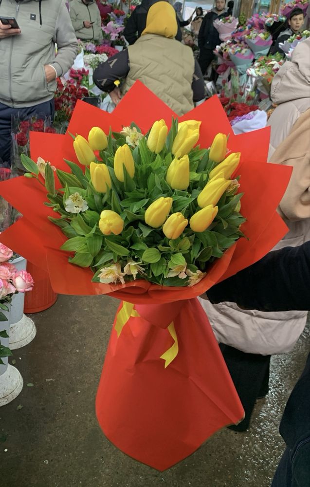 Atirgul lola pion siren bables buket gullar