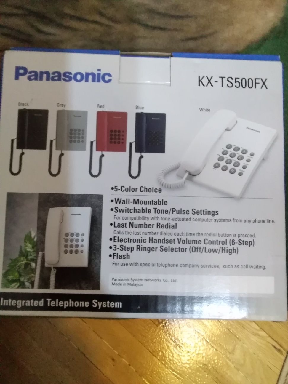 Продавам  2 броя чисто НОВИ телефона PANASONIC.