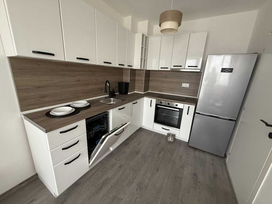 Дава се под наем Двустаен апартамент в Пловдив, Южен - 55 кв.м за 375 € - Снимка #3