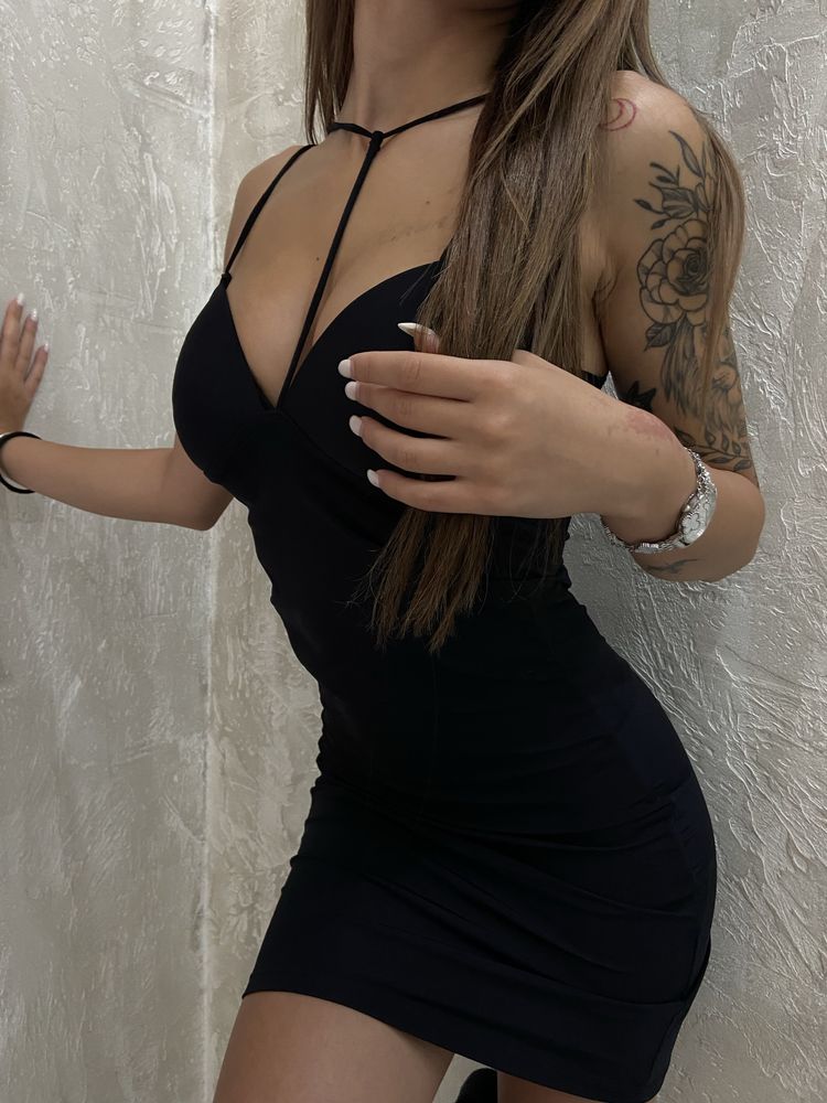 Черна елегантна рокля