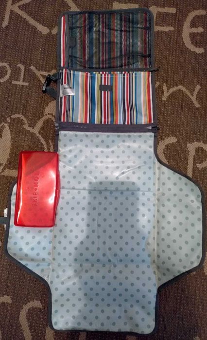 Organizator Skip Hop cu salteluta pentru schimbat bebelus