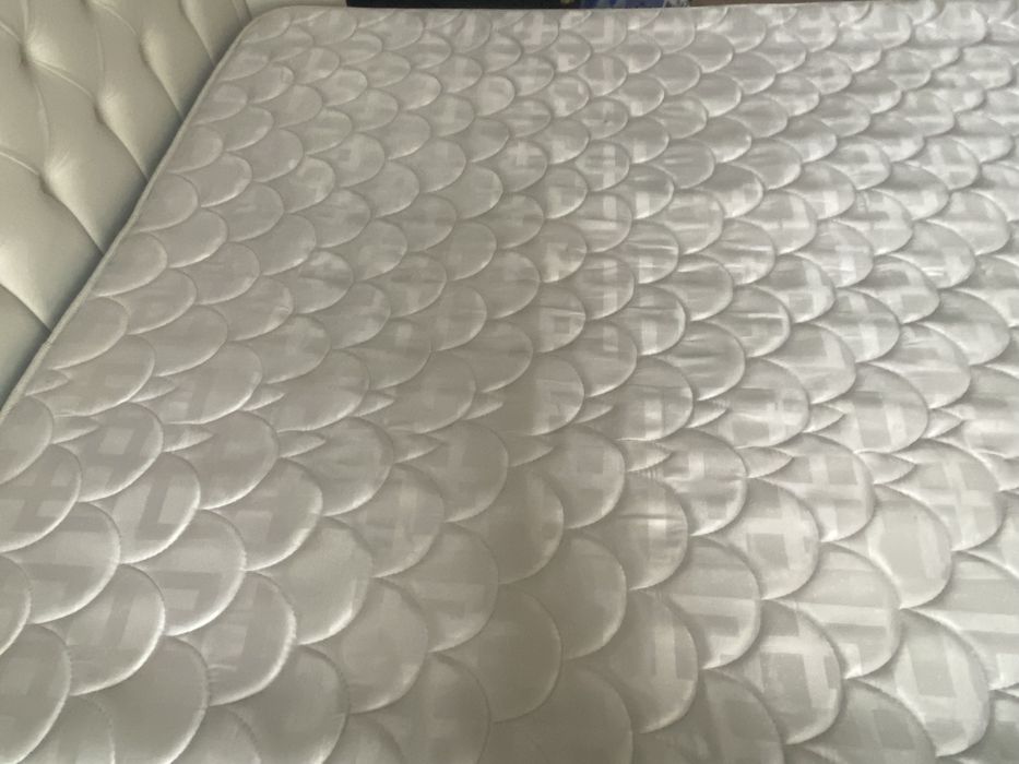 Продаю удобный матрас в отличном состоянии!