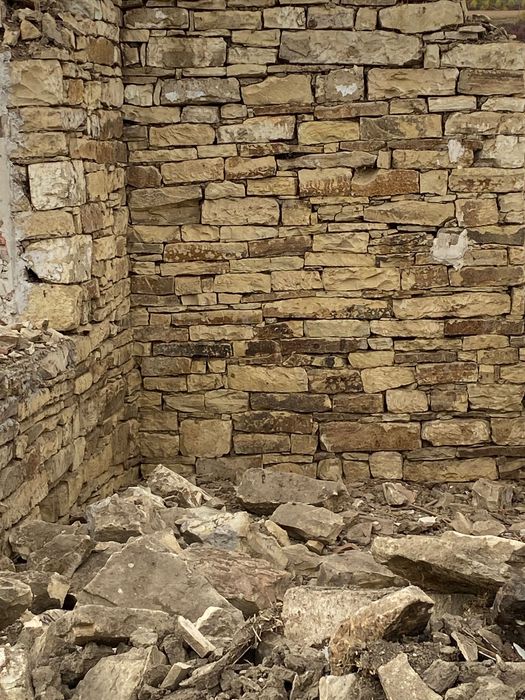 Vând piatră cioplită