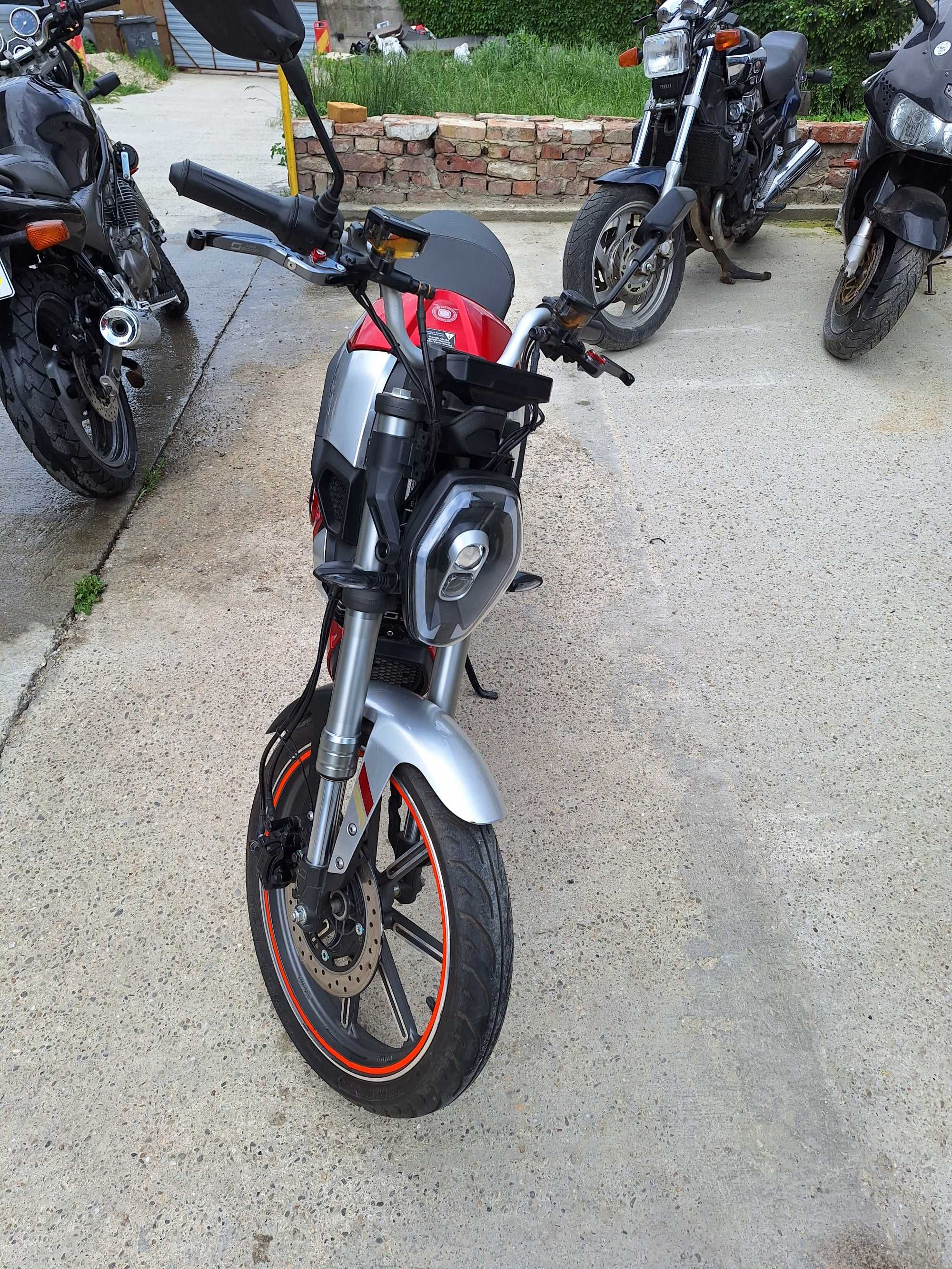 Motocicleta electrica Super Soco TCX