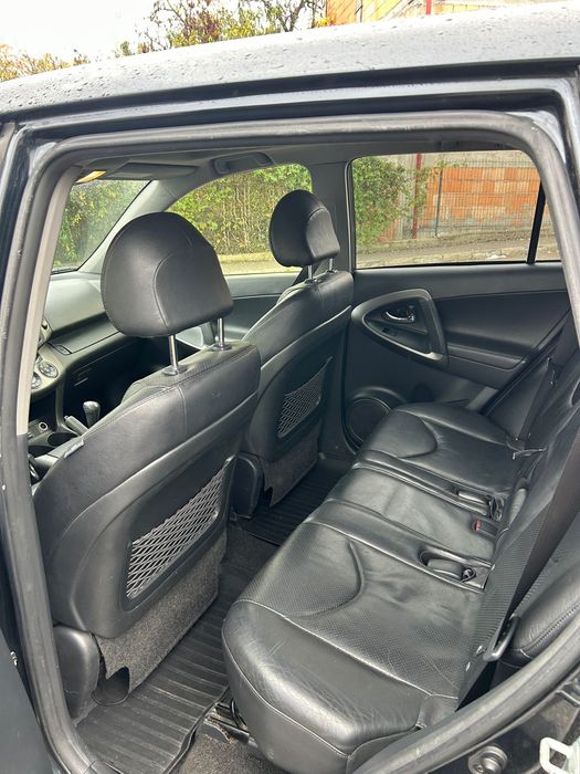 Proprietar vand Toyota Rav 4