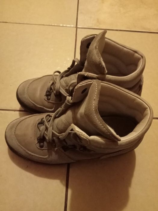 Ghete din piele.