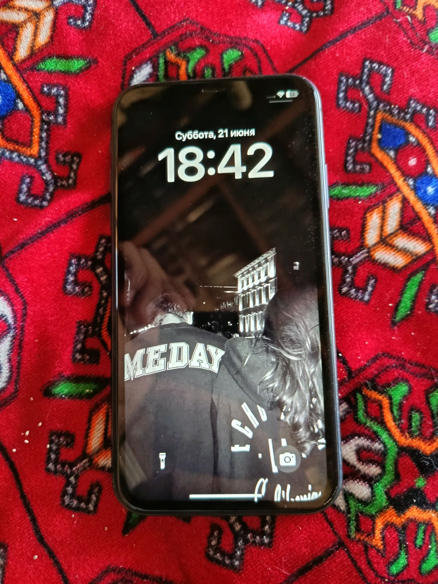 Айфон 11 64 гб..