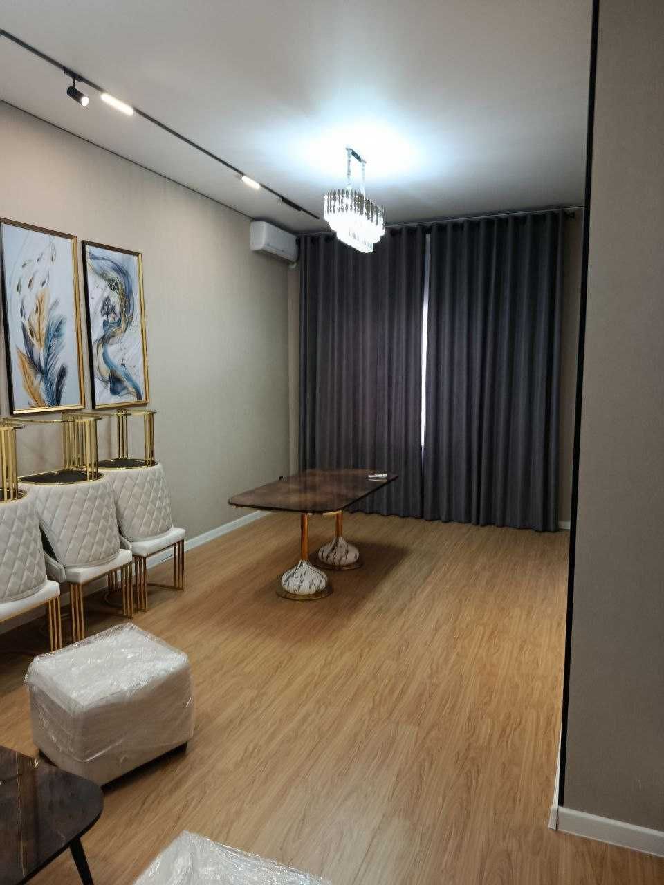Срочно продается евродом ор-р Азербайджанский центр,3 ком,1,5 сотки.