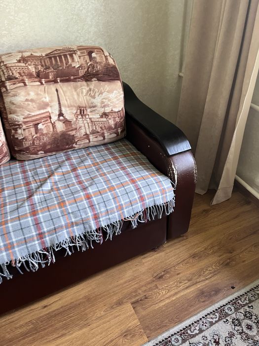 Продам стулья, стол, софу