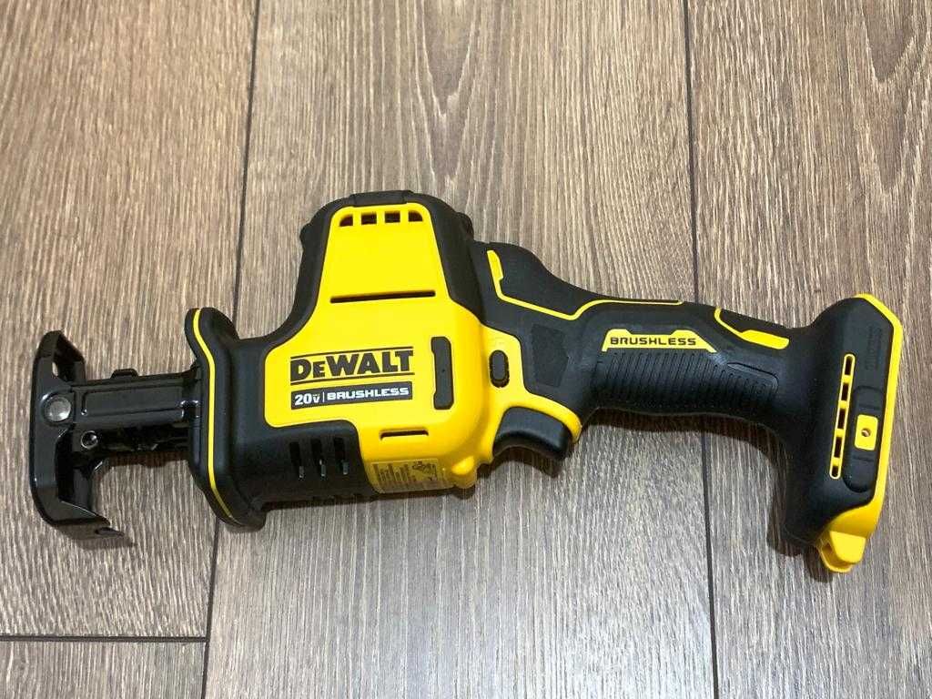 Пила сабельная аккумуляторная DeWALT DCS369