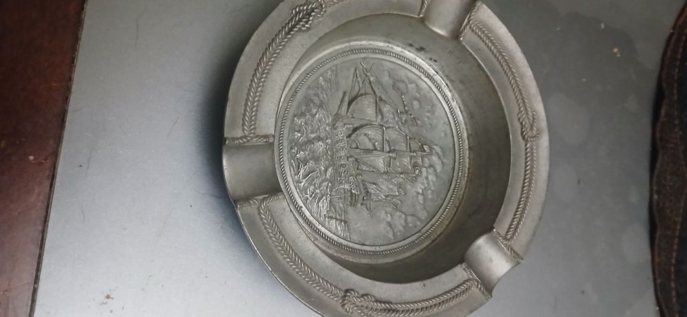 Пепелник,метален,кораб