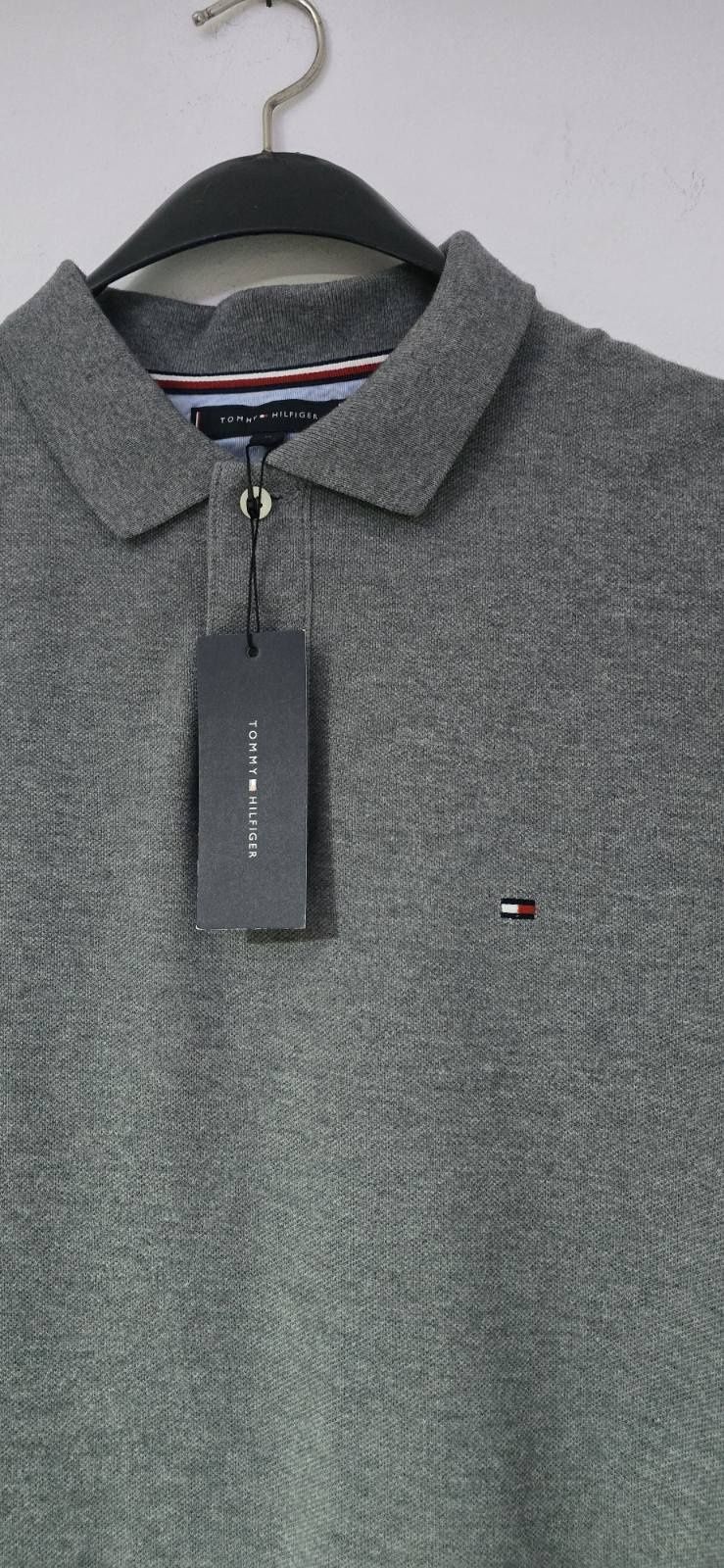 Нова със етикет.  Блузка оригинална.   TOMMY HILFIGER