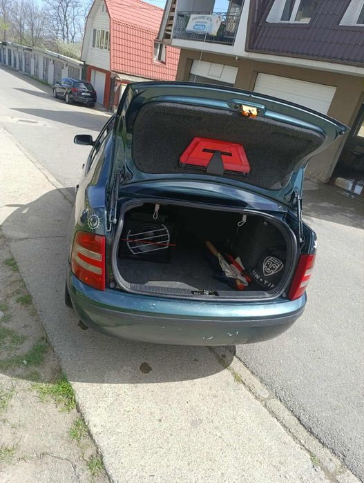 Skoda fabia sedan 1.9 101 AXR