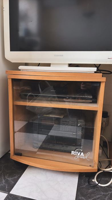 Малък шкаф (DVD шкаф)