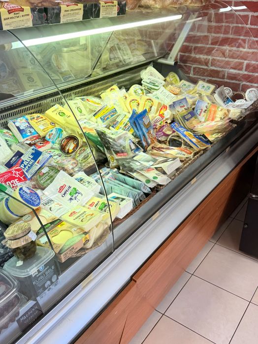 Щандова витрина с депо и вграден агрегат