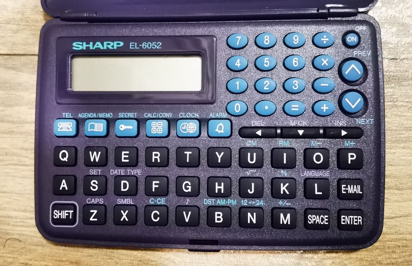 Agendă electronica Sharp EL 6052 retro vintage de colecție anii 90