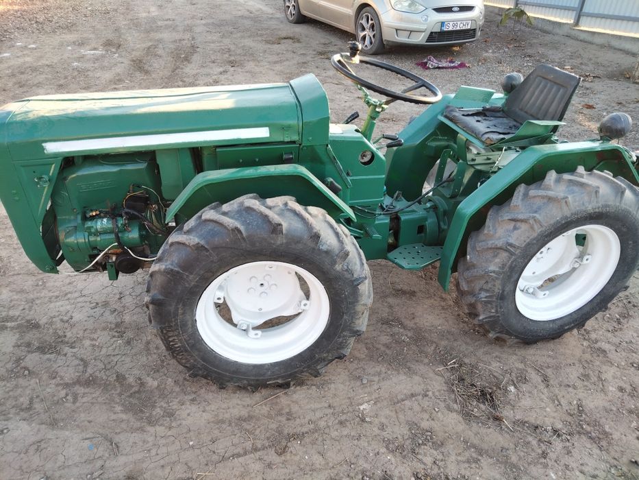 Tractoraș articulat Ferrari 75