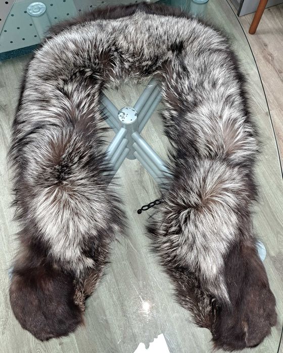 Голяма яка от естествен косъм