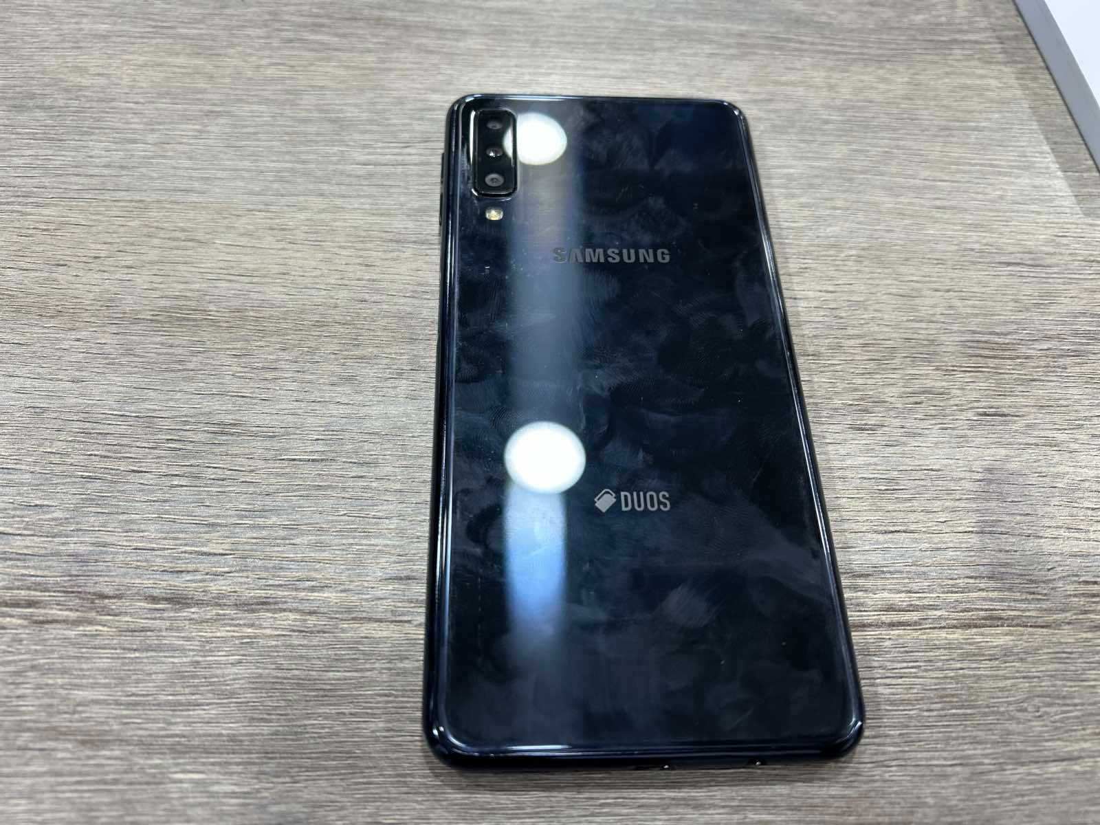 Продавам Samsung Galaxy A7