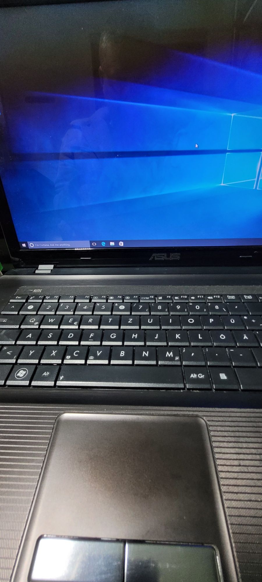 Laptop asus 17 inch, 4gb ddr3, video 1gb, dual core